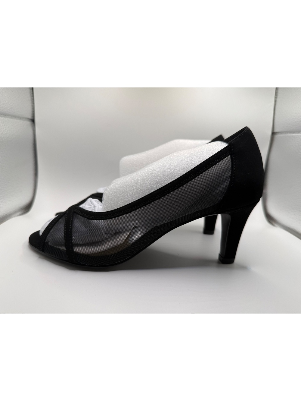 Easy Street Women’s 7.5 Picaboo Black Mesh Pump